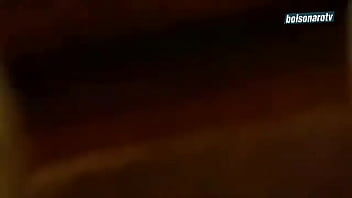 Bolsonaro rindo enquanto S&eacute_rgio moro chupa ele