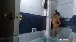 Experienced Asian Slut Shows Her Cock Sucking On Her First Casting