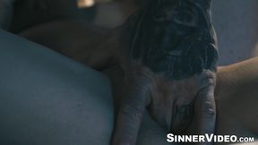 Busty MILF Lexi Stone gets naughty with big dick