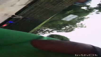 Dick Flash. Ella se sienta para observarme la polla mientras la sacudo