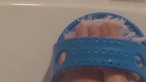 Scrubbed feet clean in the bathtub.
