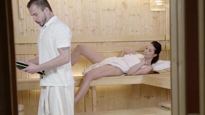 Latinas lyst i en sauna