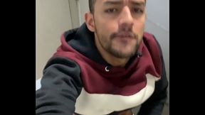 TROCA TROCA COM O SEGURAN&Ccedil_A DO SHOPPING NO WC.