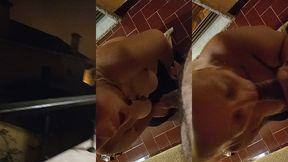 je suce sur un balcon pendant que le voisin mate un film de culexcitant et trop...