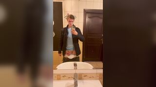 Wagging knob in shower