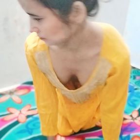 Step sister ki jawani dekh kar chod diya hindi me