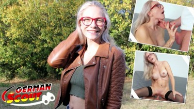 Fit blonde Glasses Girl Vivi Vallentine Pickup