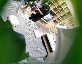 2048.cc-今日最新6-11酒店偷拍新鲜出炉！爱拍照的漂亮气质萝莉，紧身裙极品翘臀，换上长筒白丝袜，变成了淫娃，把男友榨干啦