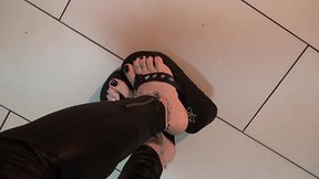 Sissy with insane feet in sexy flip-flops strokes off and explodes