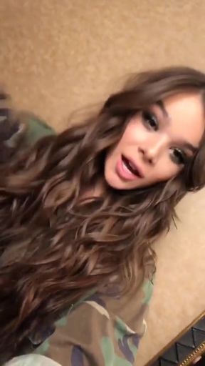 Celebrity brunette Hailee Steinfeld gives a blowjob