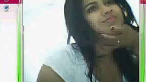 Sexy brunette chunky cutie rubs her pussy on the webcam