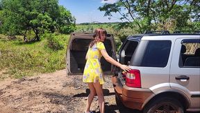 casal vai acampanhar no hallowen e sua esposa acaba sendo fodida pelo canibal