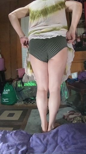 Daphne teases and changes panties before putting on her spacey tights