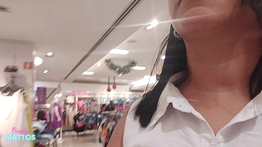 Fui comprar roupas e ficar peladinha nos provadores