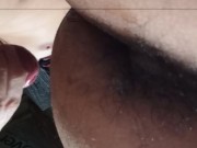 Llenando un culito peludo