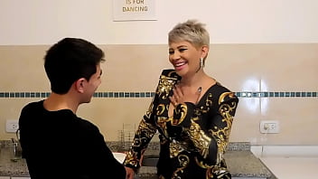 LE COJI EL CULO  Y LE LLENE  LA CARA  DE LECHE TODA  LA NOCHE PARA  QUE  MI MADRASTRA  NO  SE VALLA , parte 1