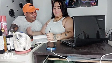 Llego a mi oficina y le doy un rico masaje a mi compañera y me la termino follando en la oficina - Parte 1