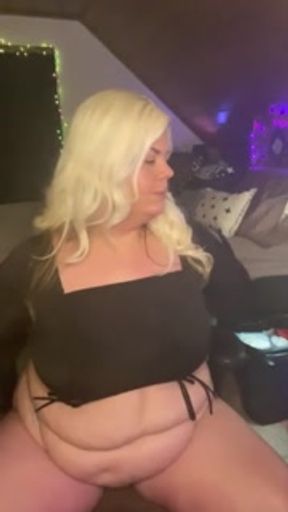 Cute Bbw smokes with belly play!
