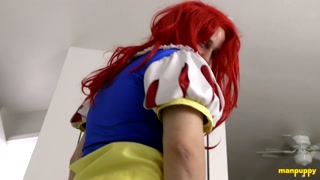 Kinky Elis Ataxxx wears a princess dress and shows his ass