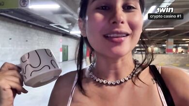 Jeniferplay en centro comercial latinas tetas grandes sexo publico xxx