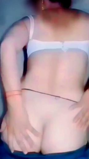 Beautiful pussy of very hot sexy Asian Bhabhi   Clip 1