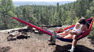 Big butt hammock fuck makes romantic view cum in pussy outdoors