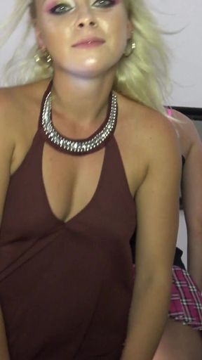 Three big butt blonde babes twerk queens party