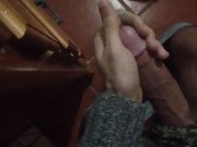 Me vengo todo, me corro el el suelo