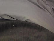 Cuñada me despierta con una mamada y se traga mi corrida