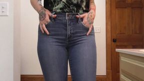 PISSING MY LEVI'S DENIM JEANS AND MODELING THEM FOR YOU