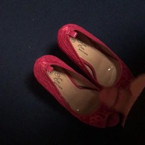 Cumming over my pink heels