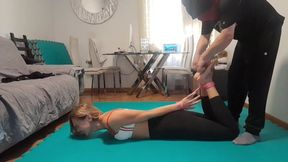 Ginger Kate legata e solleticata