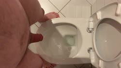 Dieter beim Pissen