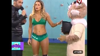 FLOR VIGNA y MICAELLA VICCICONTE calentando Combate