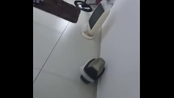 Hotwife puta &eacute_ assim: leva surra de rola do comedor novinho que goza 2 vezes pra deixar ela toda feliz satisfeita e cheia de porra