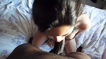 BLACK AMY PAGANDO BOQUETE PRO NAMORADO ATÉ ENCHER A BOQUINHA DE LEITE