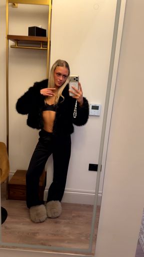 Slim blonde-haired white solo babe shows off her perky ass and big tits in a stu