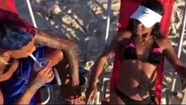 Morena carioca deu a buceta para um desconhecido na festa, depois de conhece -lo na praia