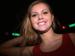 Một trẻ và háo hức đĩ trong một nóng video với pov brunette