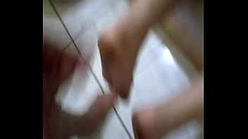 gordinho fode  d. a safada , enfia os dedos e bate umapra ela