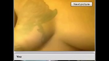 thick black girl shakes huge ass on webcam