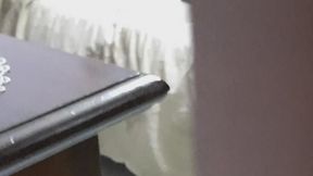 Questa mattina mi diverto con un vibro , faccio un bel pompino e per finire un footjob con collant autoreggenti e mi lascio sborrare sui piedi