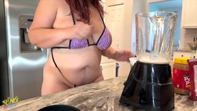 Curvy MILF's Kitchen Adventure: Smoothie Making in a Tiny Bikini