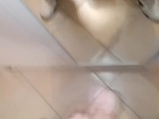 Mi sego pensando alla mia figliastra ,con tanta sborra sullo specchio