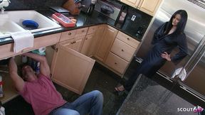 curvy wife with big bouncing boobs and huge ass talk the repairman to cheating fuck and get big dick deep inside