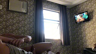 Goiano dotado e cheio de tesao me comeu de quatro e meteu até o talo, depois chupei o cu dele e meti tambem