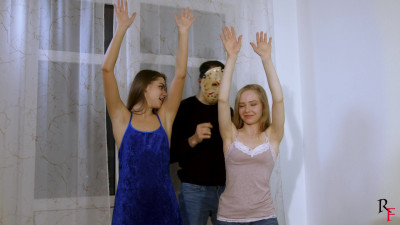 Put your hands up! Olesya and Leya