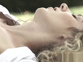 Gorgeous euro amateur masturbates outdoors