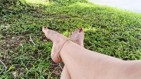 How beautiful are the pronounced arches on the feet of the goddess Roxan (3)