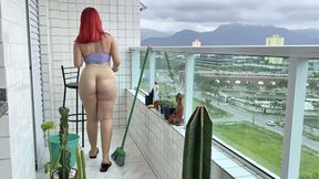 This cleaning lady has a very beautiful ass she is very naughty